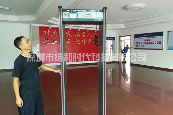 松崗交警中隊(duì)_松崗社區(qū)_松崗派出所_松崗司法所采購(gòu)我司SD-600S金屬安檢門[圖]