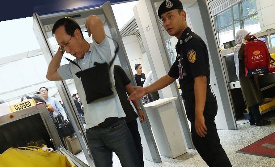 吉隆坡機場安檢門檢測通道安保形同虛設[圖]