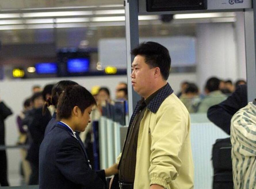 小知識：身上有鋼板能坐飛機(jī)通過安檢門的檢測？